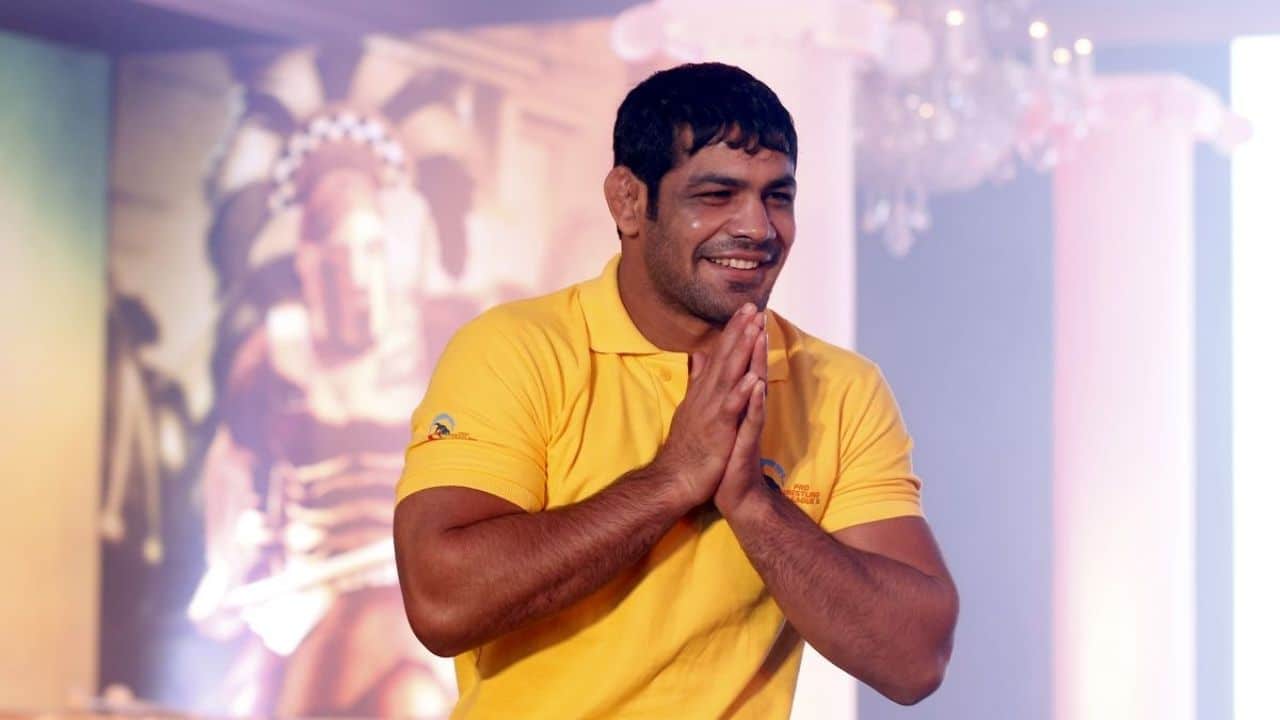 Sushil Kumar Latest News Hindi: आरोपी Sushil Kumar का भौकाल, पुलिसकर्मियों संग ली सेल्फी
