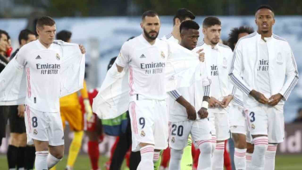 Real Madrid Wage Bill 2021 22 New La Liga Salary Cap Rule Set To See The Club Slash Its Players Weekly Salaries The Sportsgrail