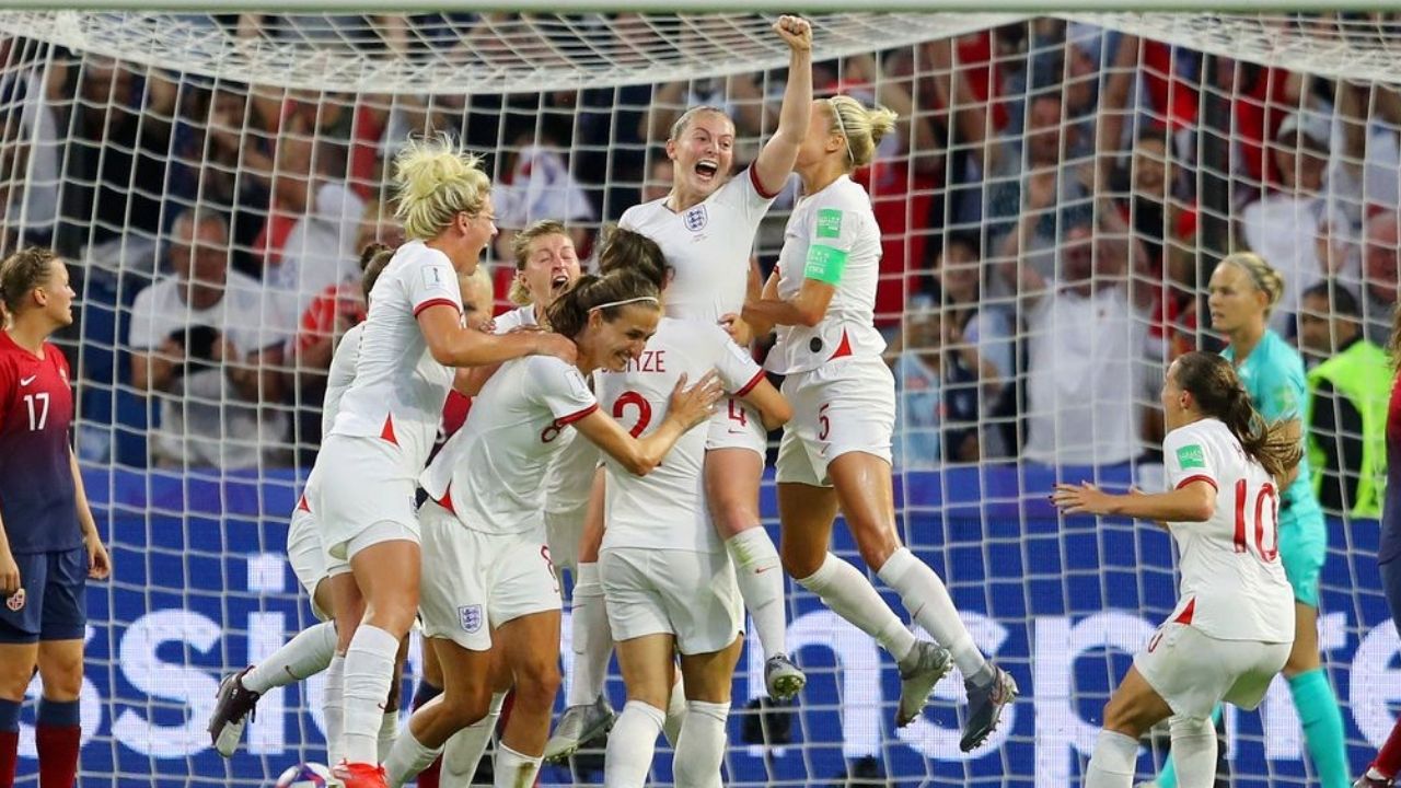 Majority of USWNT remains silent as national anthem plays prior to Women's World  Cup opener against Vietnam