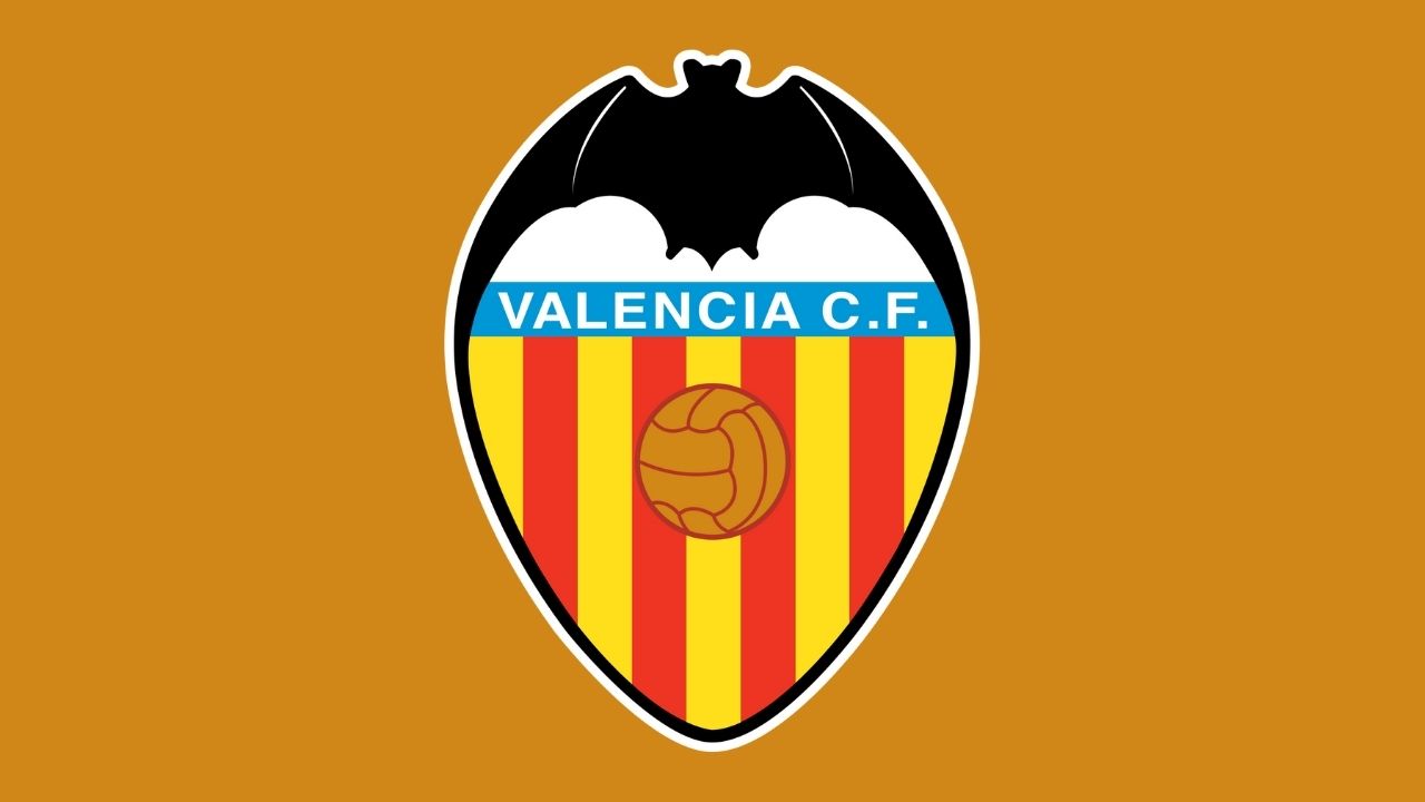 Who is Valencia player Yarek Gasiorowski, bio, age, height, parents, position, contract, stats