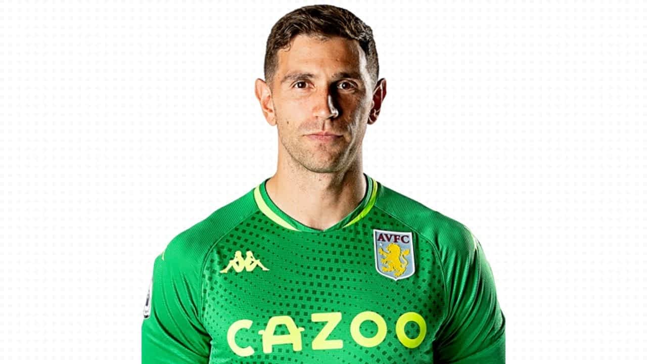 Watch: Emiliano Martinez Mocks Manchester United Fans With Pelvic Thrusts’ Celebration After Bruno Fernandes Penalty Miss