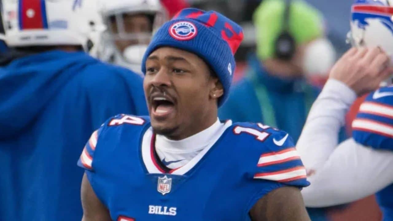 Watch Stefon Diggs Cleans Out KC Streaker Fan During Bills Vs Chiefs, Video Goes Viral