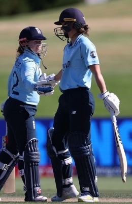 Women’s World Cup: Beaumont, Jones help England set competitive total vs SA