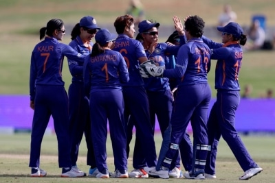 Women’s World Cup: Knight leads with unbeaten 53 as England beat India by 4 wickets