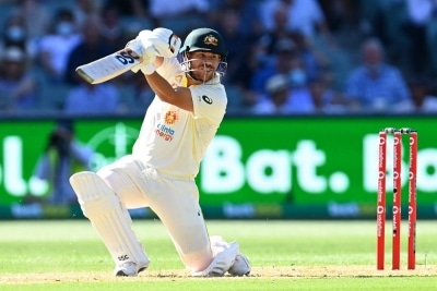 Watch David Warner Hit By Bail In The Balls During SL vs AUS 1st Test Match 2022, Video Goes Viral