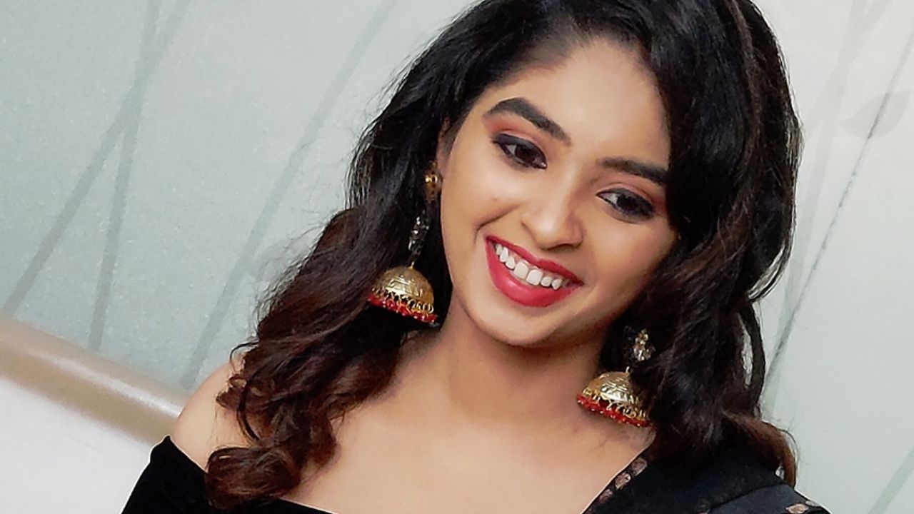 Tamil Actress Akila Narayanan Biography, Age, Family, Husband, Daughter, Education, US Army Lawyer, Movie, Net Worth