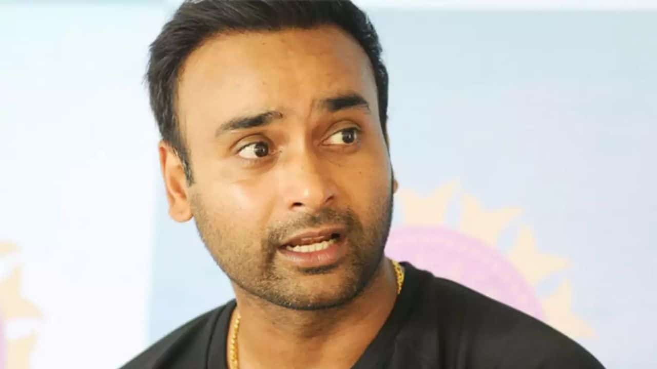 “Constitution is the first book to be followed,” Amit Mishra Shuts Up Irfan Pathan Trying To Peddle His Propaganda On Twitter