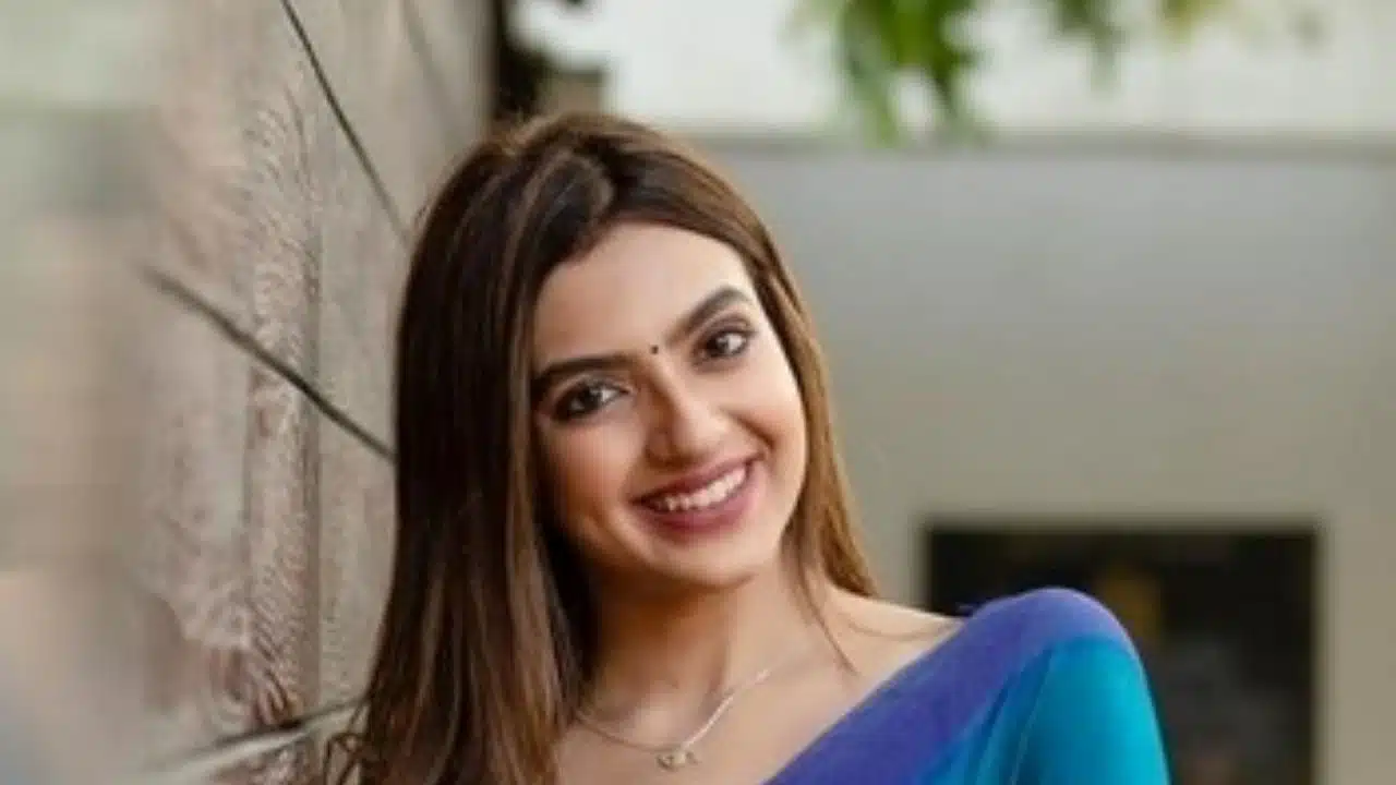 Kashika Kapoor Biography, Age, Height, Family, Father, Songs List, Twitter And Pratik Sehajapal Tu Laut Aa Song Controversy