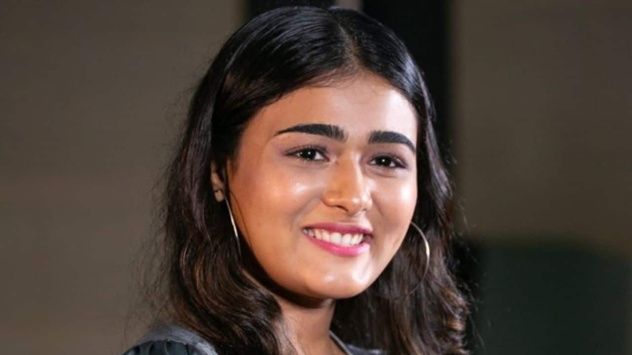 Shalini Pandey Life Biography, Age, Height, Family, Father, Education ...