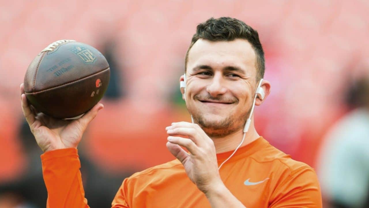 Johnny Manziel posts shower video with girlfriend Josie Canseco on his Instagram story