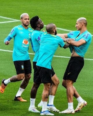 Brazil stars Richarlison and Vinicius Jr fight during training; Neymar intervenes