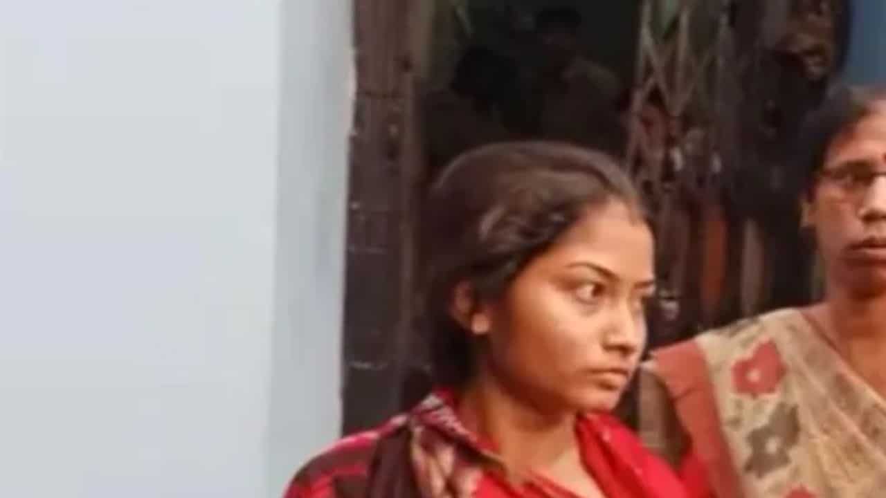 Who Is Krishna Mandal Woman Who Swims From Bangladesh To Bengal, India To Marry Her Lover Avik, Age, Biography, Story, Photo