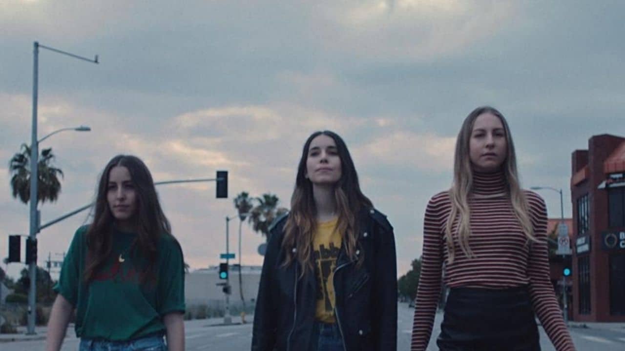 Watch Haim Sisters Meme Go Viral On Twitter After Their Robotic Dancing Video Emerges