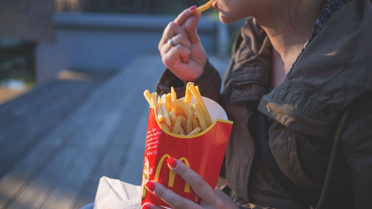 Watch Baby Mama Berates Man For Not Getting McDonald’s For Her Other Children, Baby Daddy Video Goes Viral