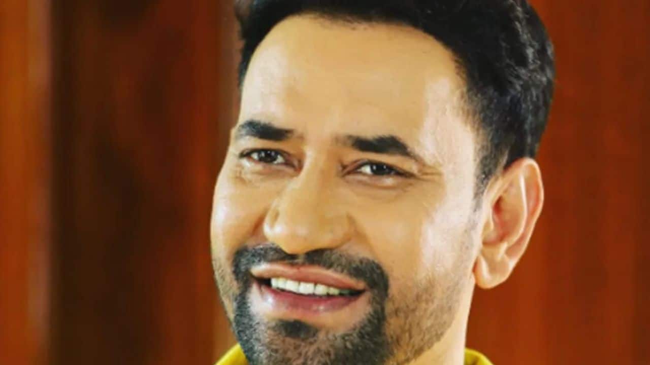 Who Is Nirahua “Dinesh Lal Yadav” Hindustani, Biography, Age, Family, Wife Name, Cast, Movies, Instagram, Election Result, News, Net Worth, Pic