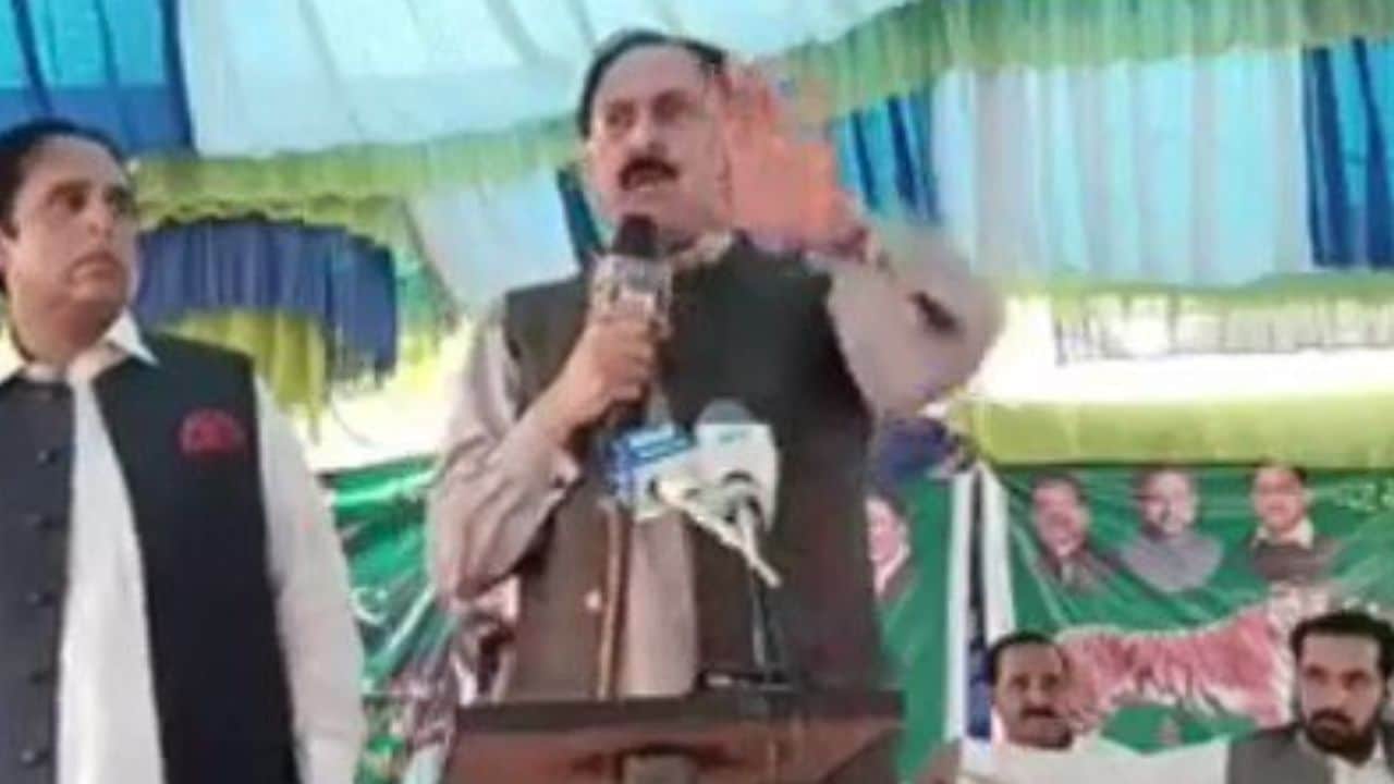 Watch Sheikh Abdul Quddus PML-N Leader Passed Away During a Public Meeting In Rawalpindi, Video Of Heart Attack Viral
