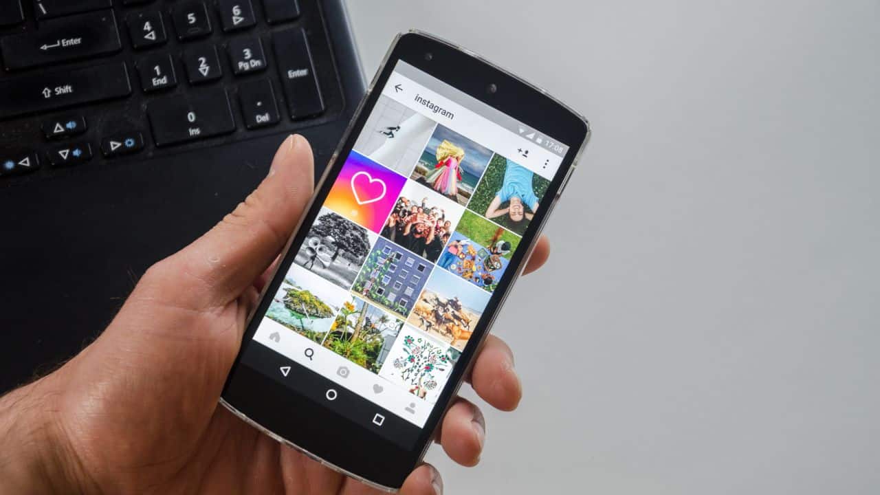 Involuntary Dark Mode On Instagram, Why Is Your Background Black And How To Fix The Error