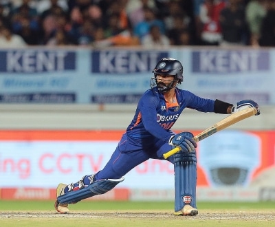 Dinesh Karthik will certainly be on the flight to Australia for T20 World Cup, feels Gavaskar