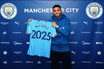 Manchester City winger Riyad Mahrez signs two-year contract extension
