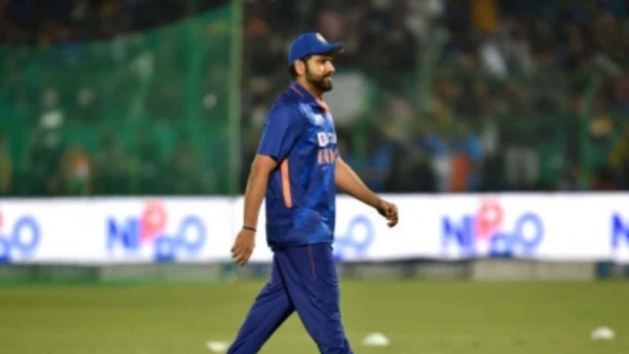 Watch Livid Rohit Sharma Hits Out At Journalists For Spreading Reports About Yuzvendra Chahal And Dhanashree Verma Getting A Divorce After IND vs PAK Asia Cup Cricket 2022 Match, Video Goes Viral