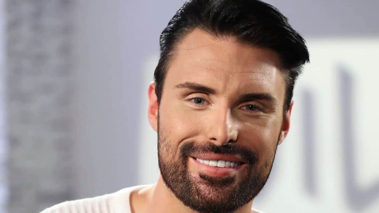 Watch Rylan Clark Kisses Declan Doyle During Dinner In Marylebone, Photo Goes Viral