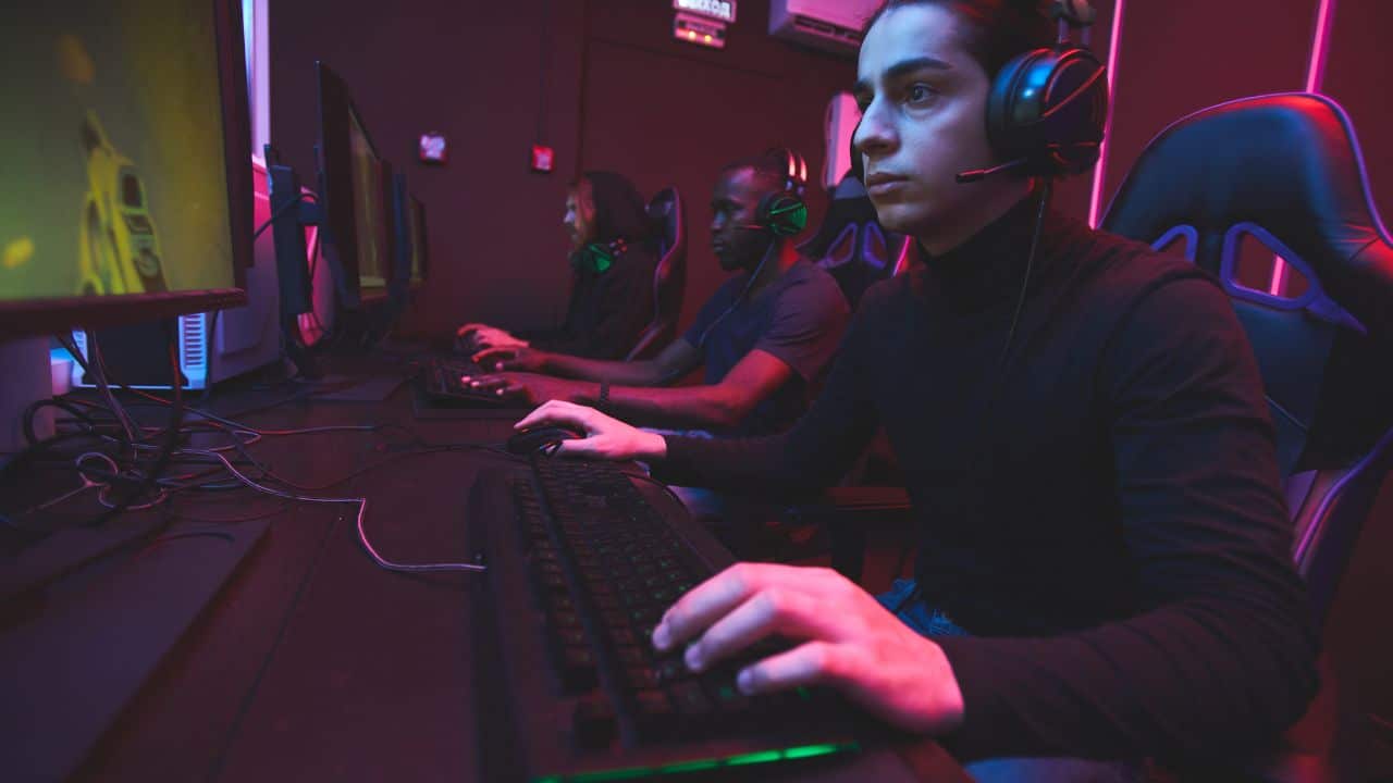 Which Skills And Strategies Are Needed To Know How To Become A Professional Gamer And Esports Player