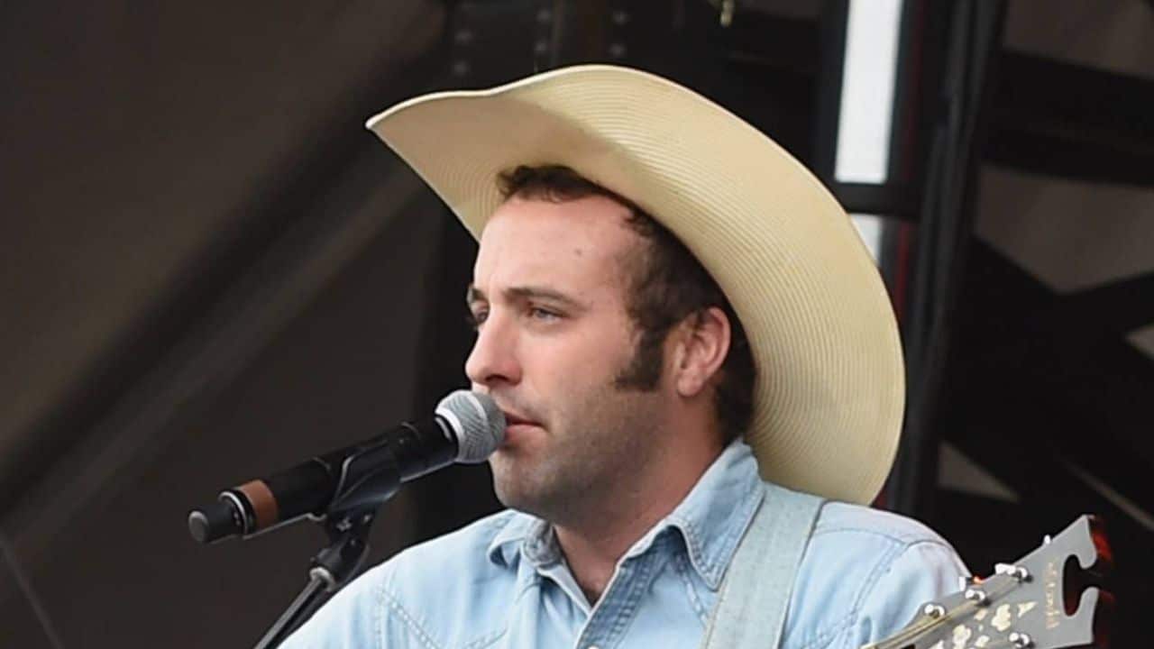 Country Singer Luke Bell Found Dead, Cause Of Death, Obituary, Biography, Age, Family, Wife, Songs List, Net Worth 2022