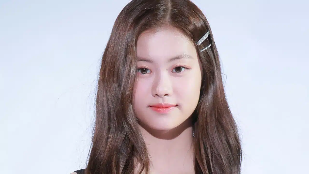 Ex-Le Sserafim Singer Kim Garam Bullied In School As Photo Goes Viral After Her Being A Bully Controversy And Drama Blows Up On Reddit