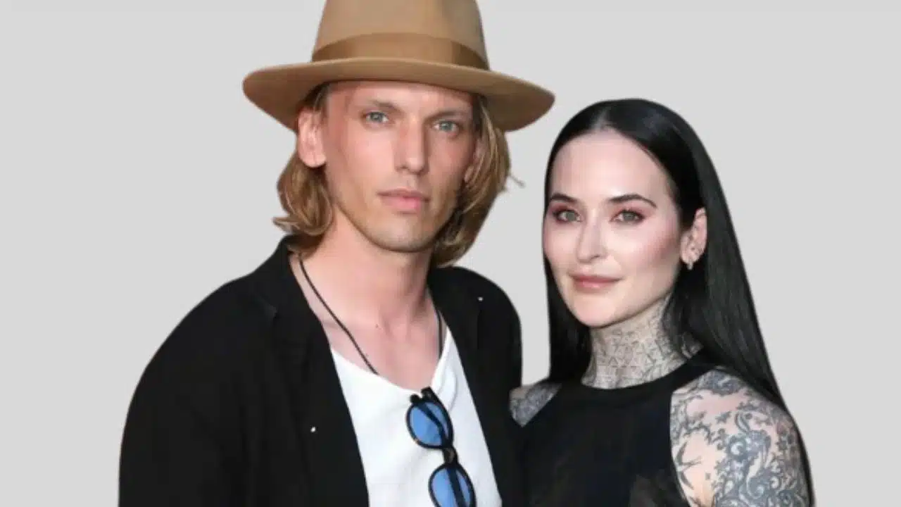 Who Is Jess Moloney Girlfriend Of Jamie Campbell Bower, Biography, Age, Birthday, Ice Studios, Boyfriend, Tattoos, Instagram