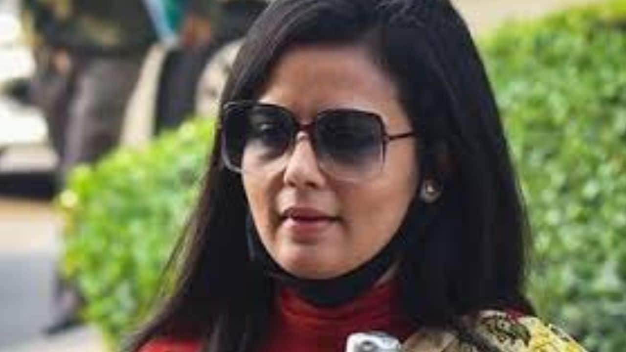 Who is advocate Jai Anant Dehadrai and what is his relationship with Mahua Moitra