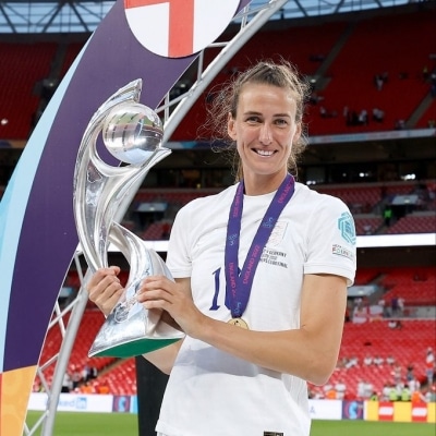 England Women midfielder Jill Scott retires from football