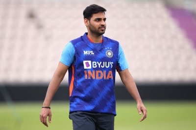 Bhuvneshwar going for so many runs every single time is an area of concern: Gavaskar