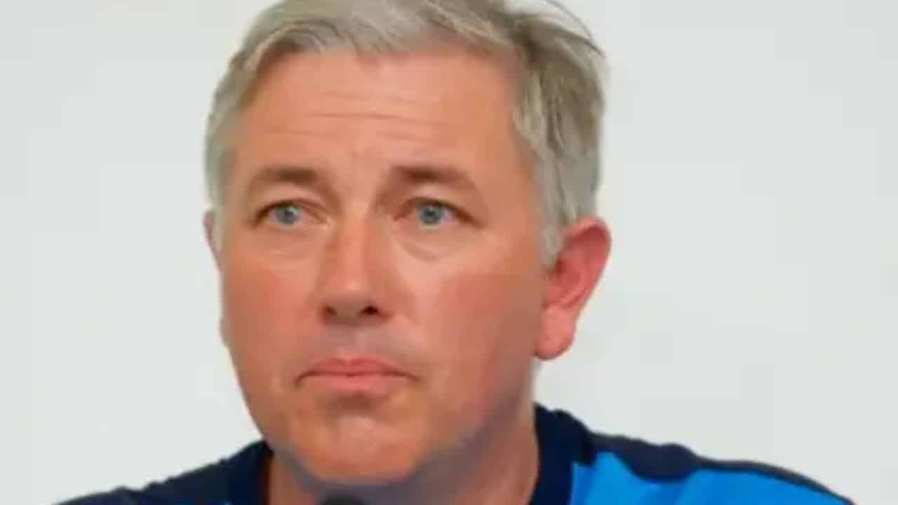 Sri Lanka Coach Chris Silverwood Communicates With Team Players On Field Using Code Words vs Bangladesh During Asia Cup Cricket 2022 Match, Know Their Meaning As Picture Goes Viral