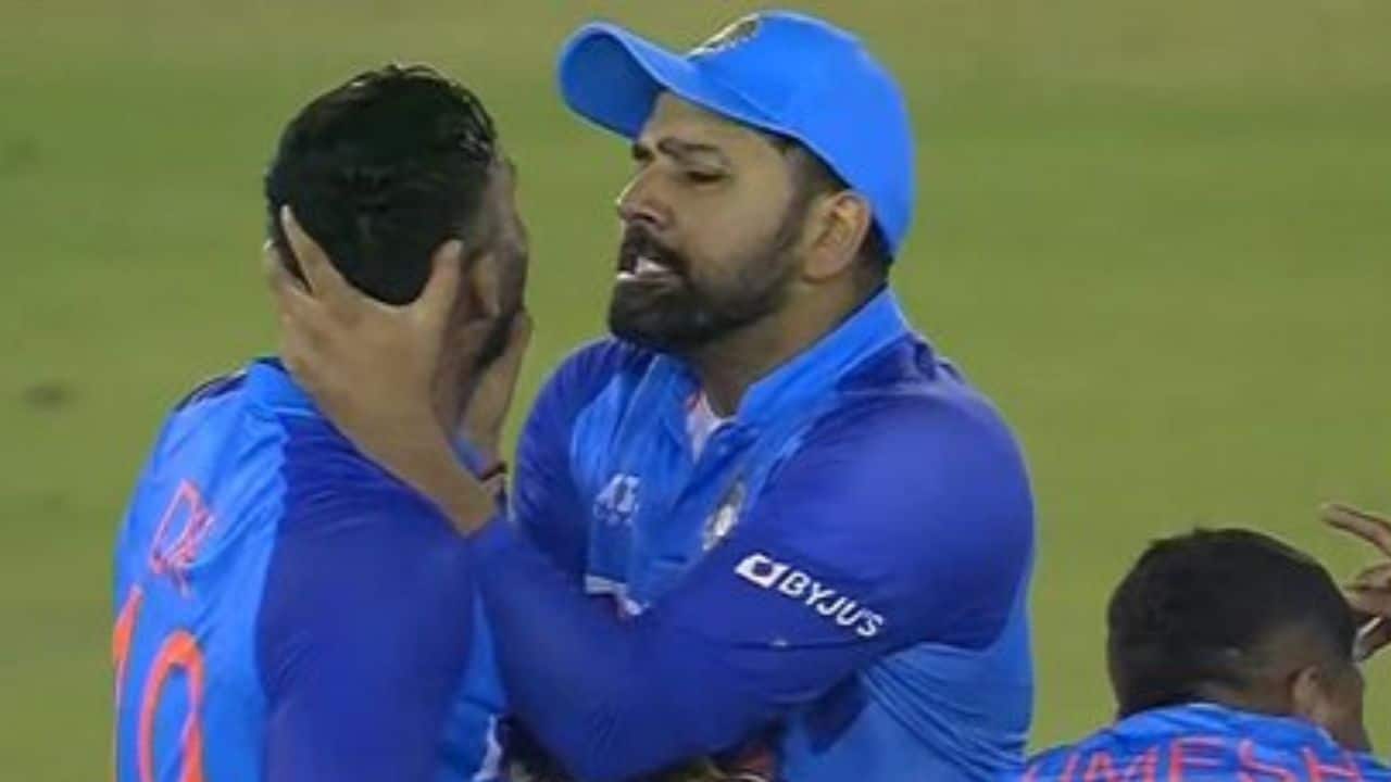 Watch Rohit Sharma Asks Dinesh Karthik To Be More Aggressive During ...