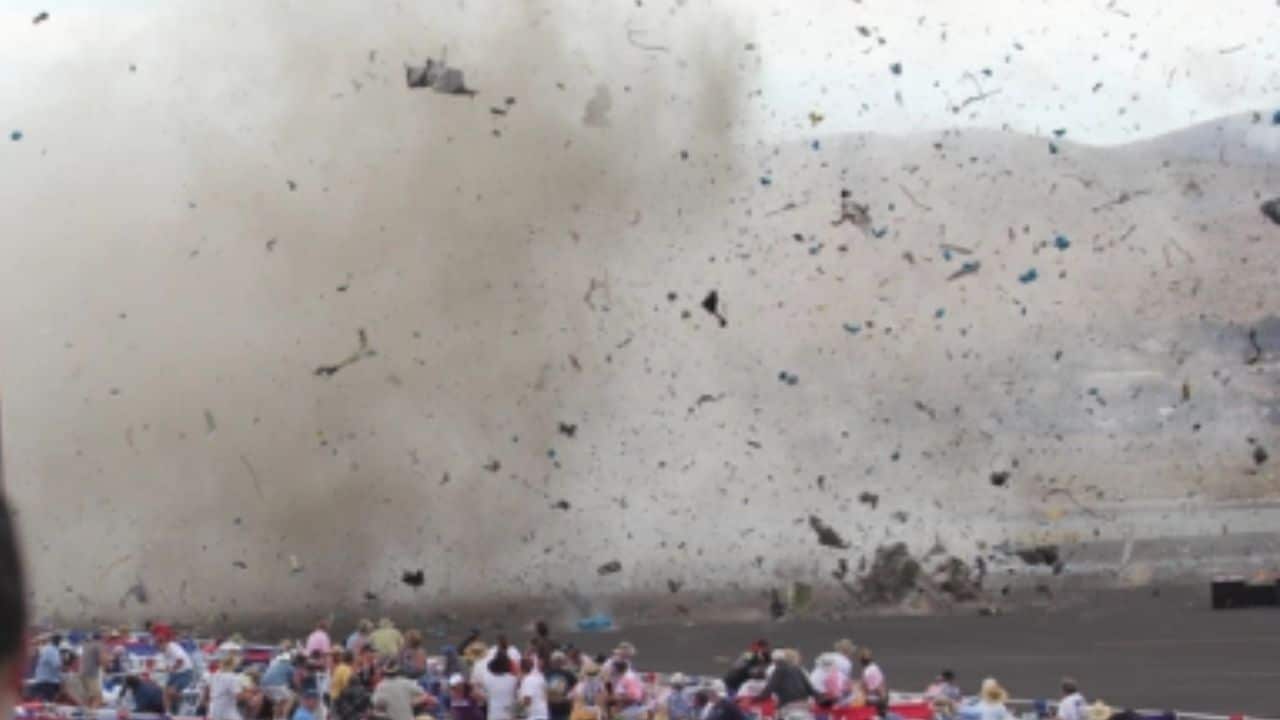 Watch Pilot In Plane Crash During The Championship Round Of Reno Air