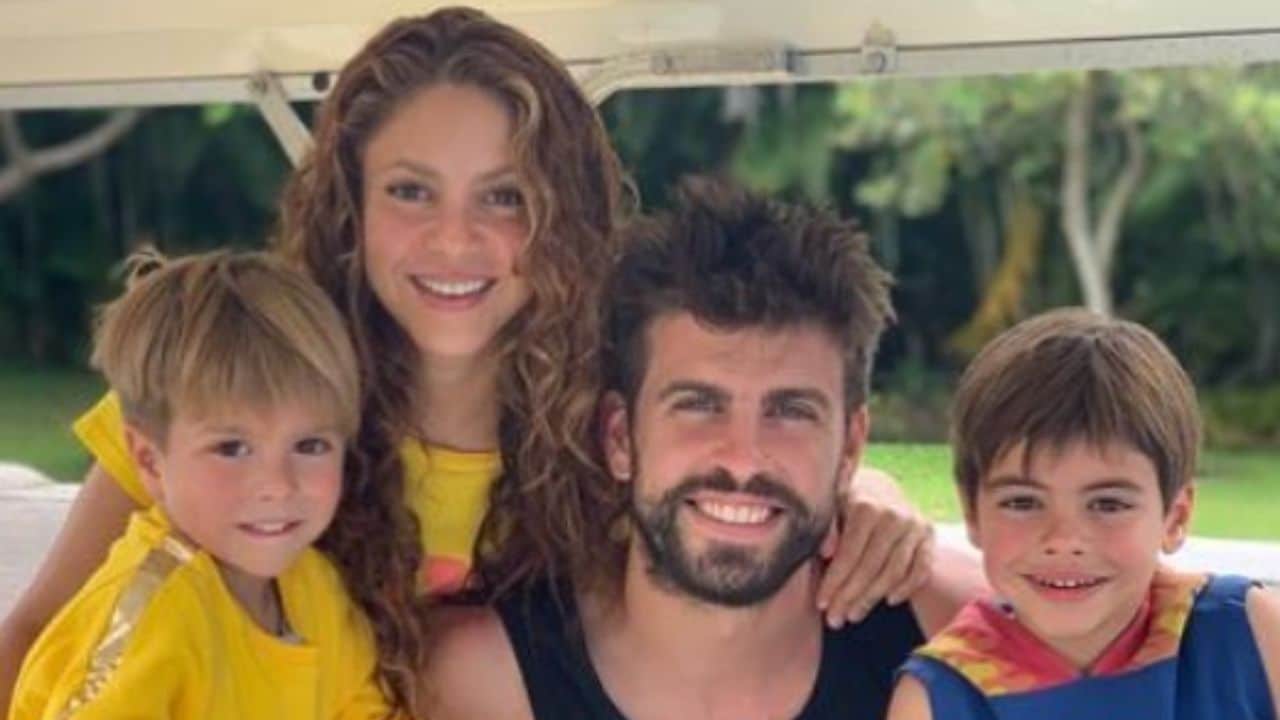 Holiday Photos Of Gerard Pique And Shakira Show Them Fighting Infront Of Their Kids Before Their Split, Images Viral On Reddit