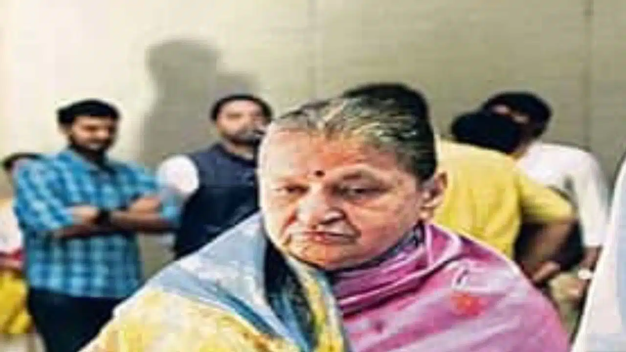 Indira Devi Mother Of Mahesh Babu Mother Dead, Death Reason, Biography, Age, Date Of Birth, Family, Husband, Children, Funeral, News