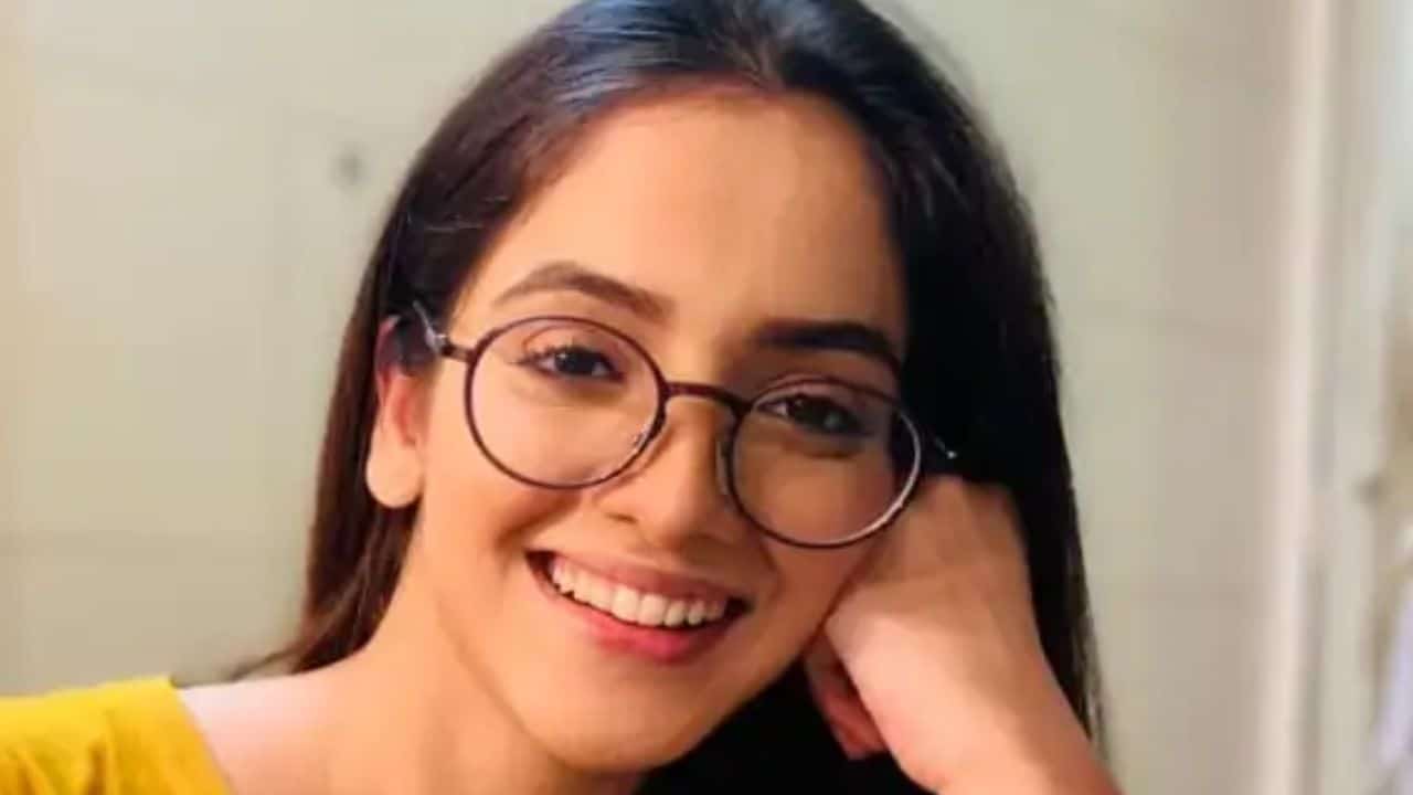Sonakshi Batra Biography, Age, Family, Series List, Udaariyaan Role, Instagram, 2022 News