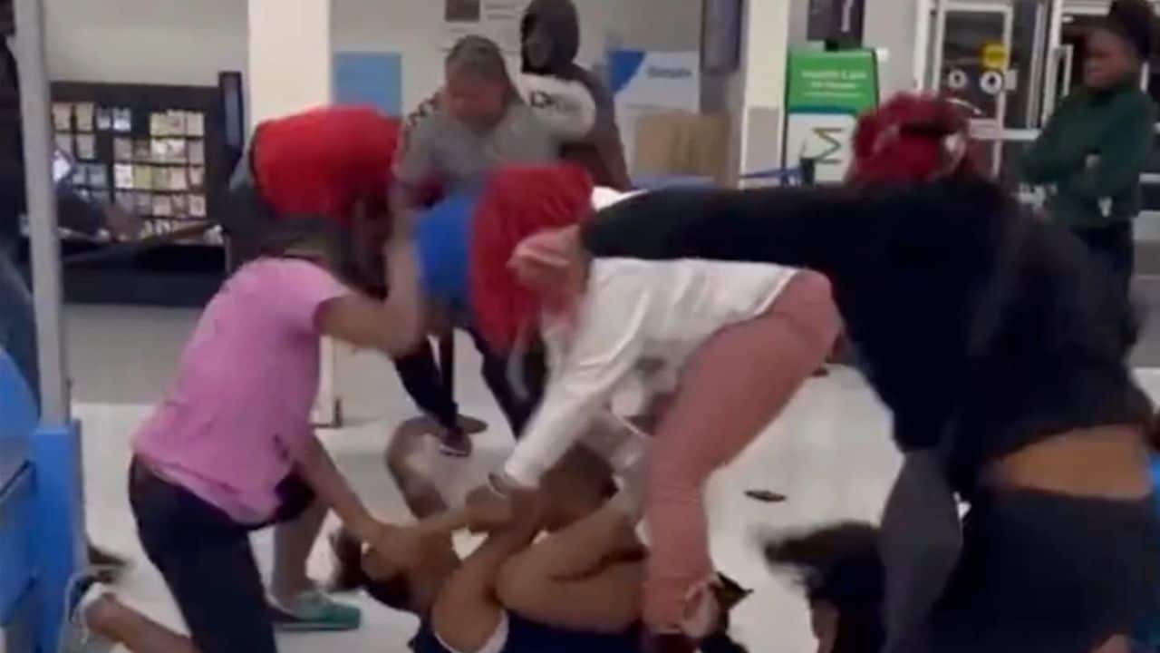 Watch Insane Brawl Breaks Out In St Louis Missouri Walmart, Fight Video Goes Viral On Twitter