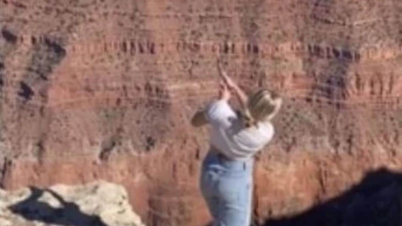 Watch Tiktok Influencer Katie Sigmond Hits Golf Ball Into Grand Canyon 