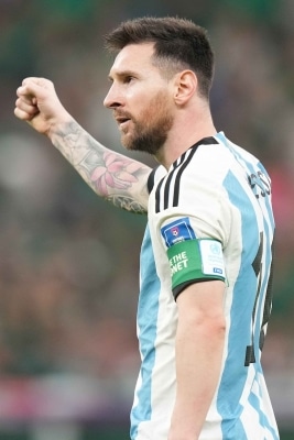 Messi, Fernandez goals guide Argentina to a 2-0 win over Mexico
