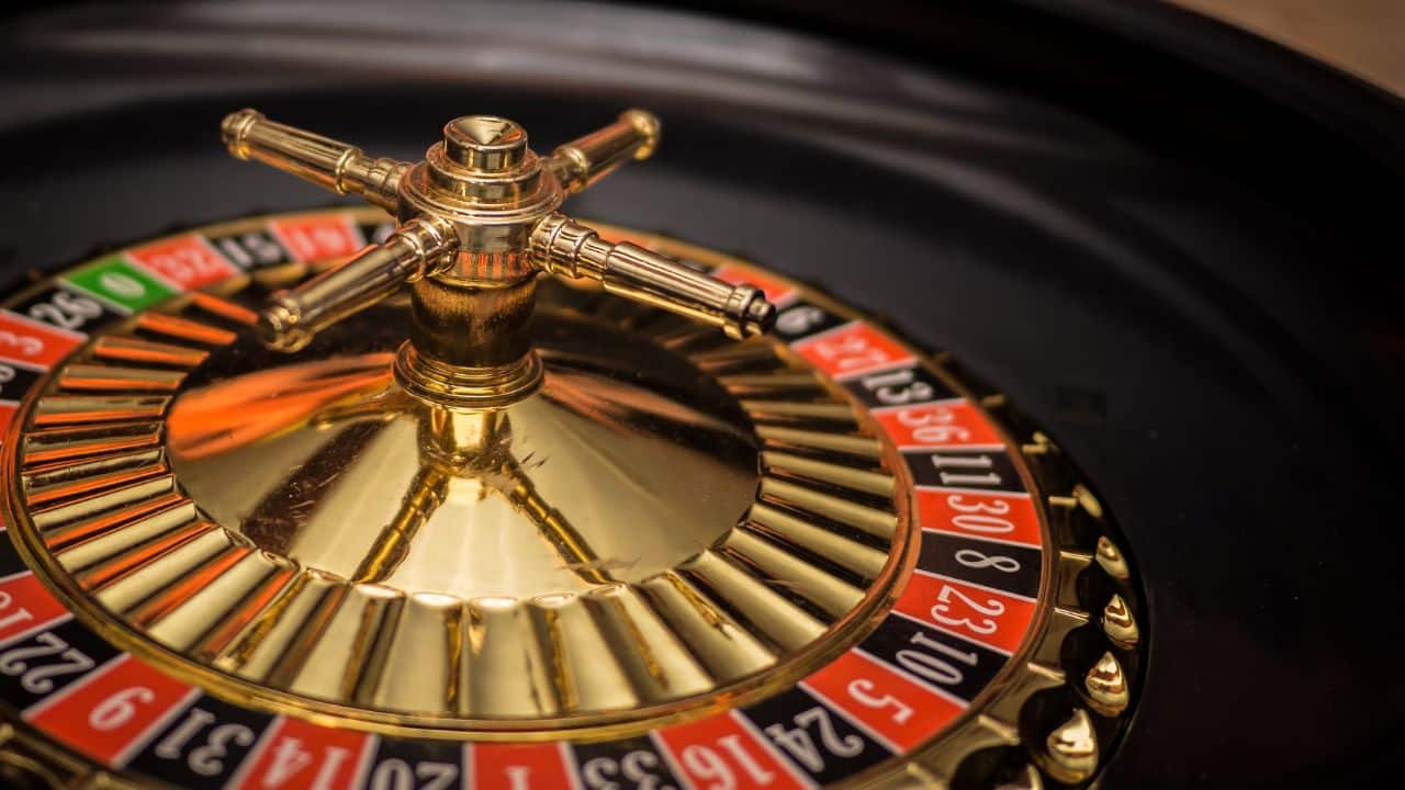 bitcoin casino slot machines: Keep It Simple And Stupid