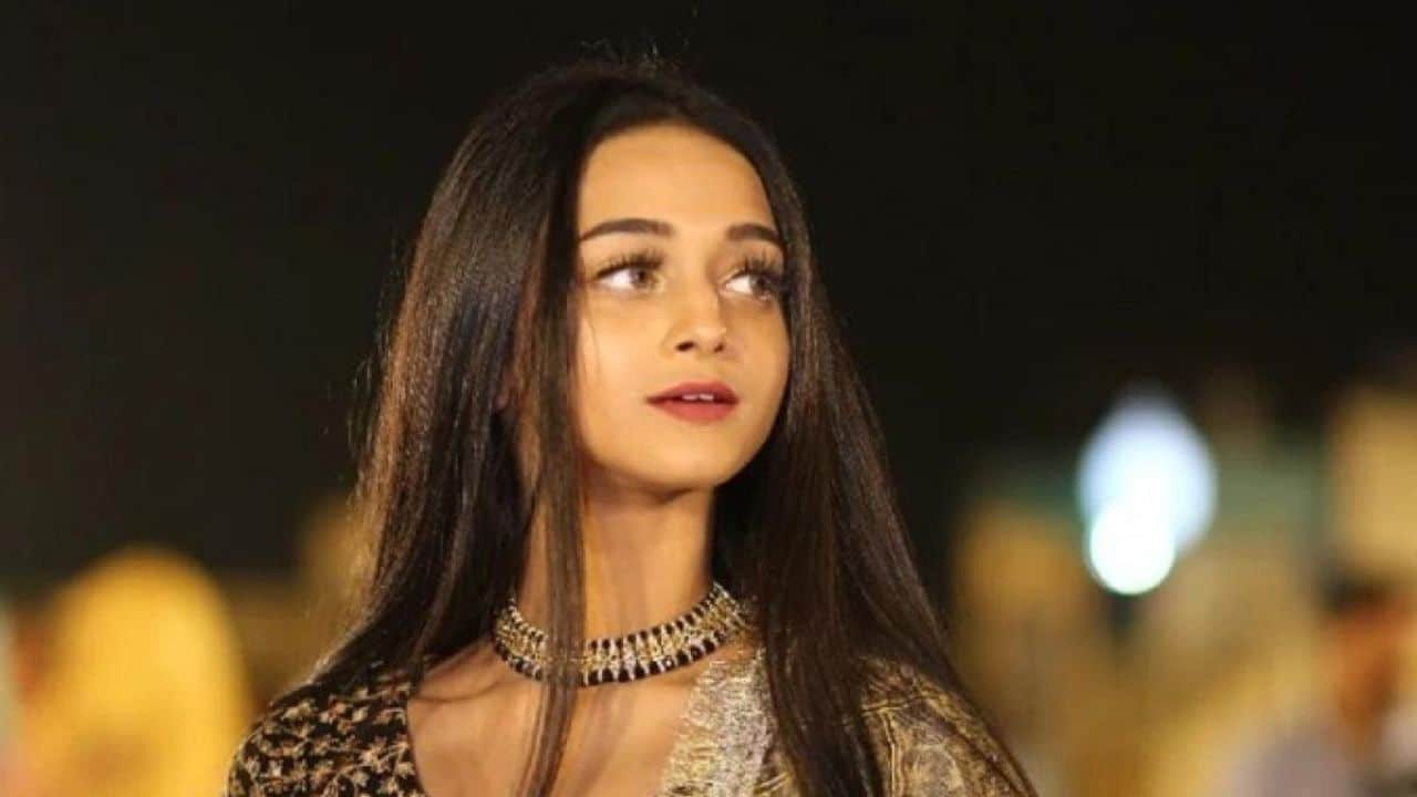 Who Is Ayesha Pakistan Girl Whose Dance Video Has Gone Viral, Her Instagram ID And Name