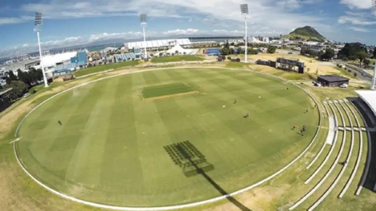 Who is Holly Carran, wife of cricketer Matt Henry, bio, age, family, job, net worth and Instagram