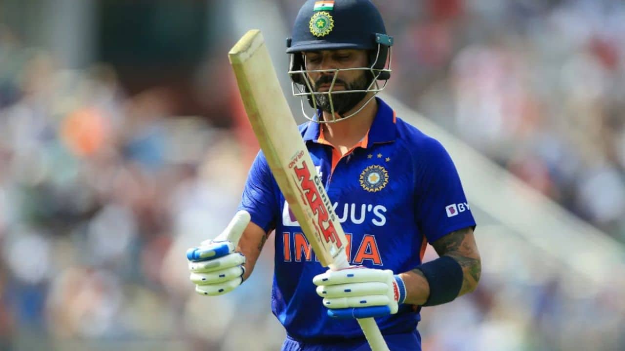 Watch Virat Kohli Sparks Concern After Rubbing Chest During India vs Zimbabwe, Video Goes Viral
