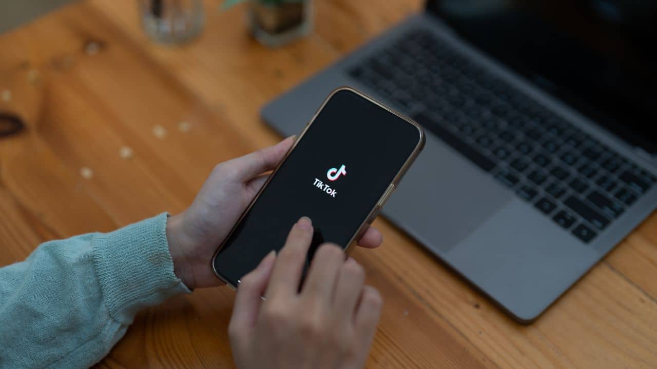 What Is The Thumb Trick Viral On Tiktok, Meaning Explained And How To Do It