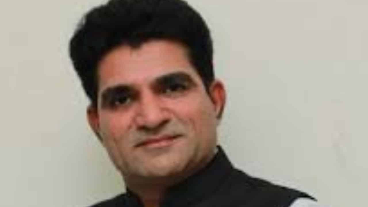 Who Is Isudan Gadhvi AAP Chief Minister Gujarat Candidate, Age, Biography, Family, Wife, Son, Religion, Profile, Twitter
