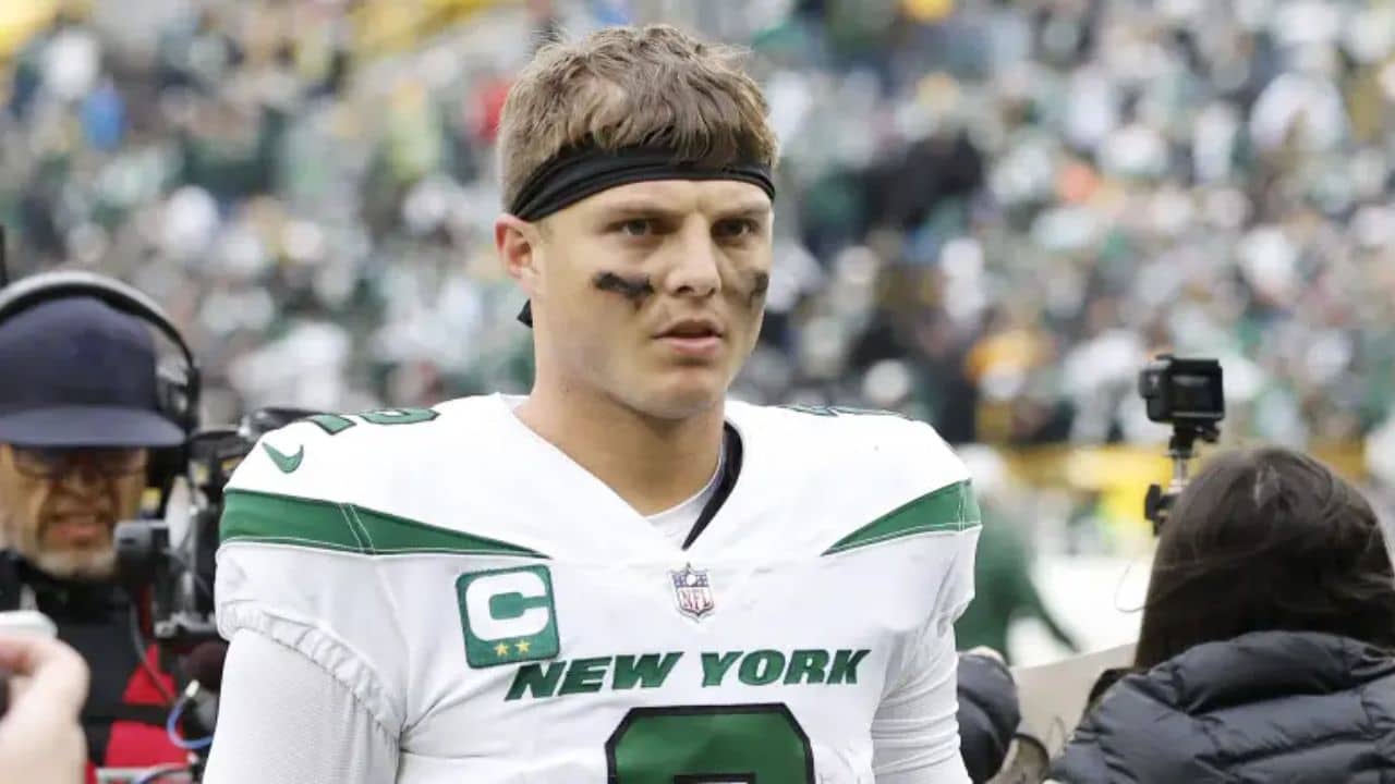 Watch “He F*cking Sucks!” Zach Wilson Booed By Jets Fans, Video Goes Viral
