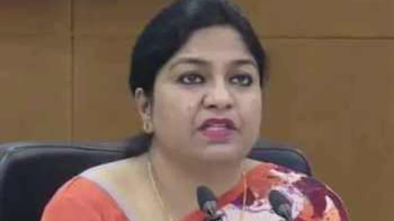 IAS Pooja Singhal Biography, Age, Family, Husband, Rank, Batch, Property