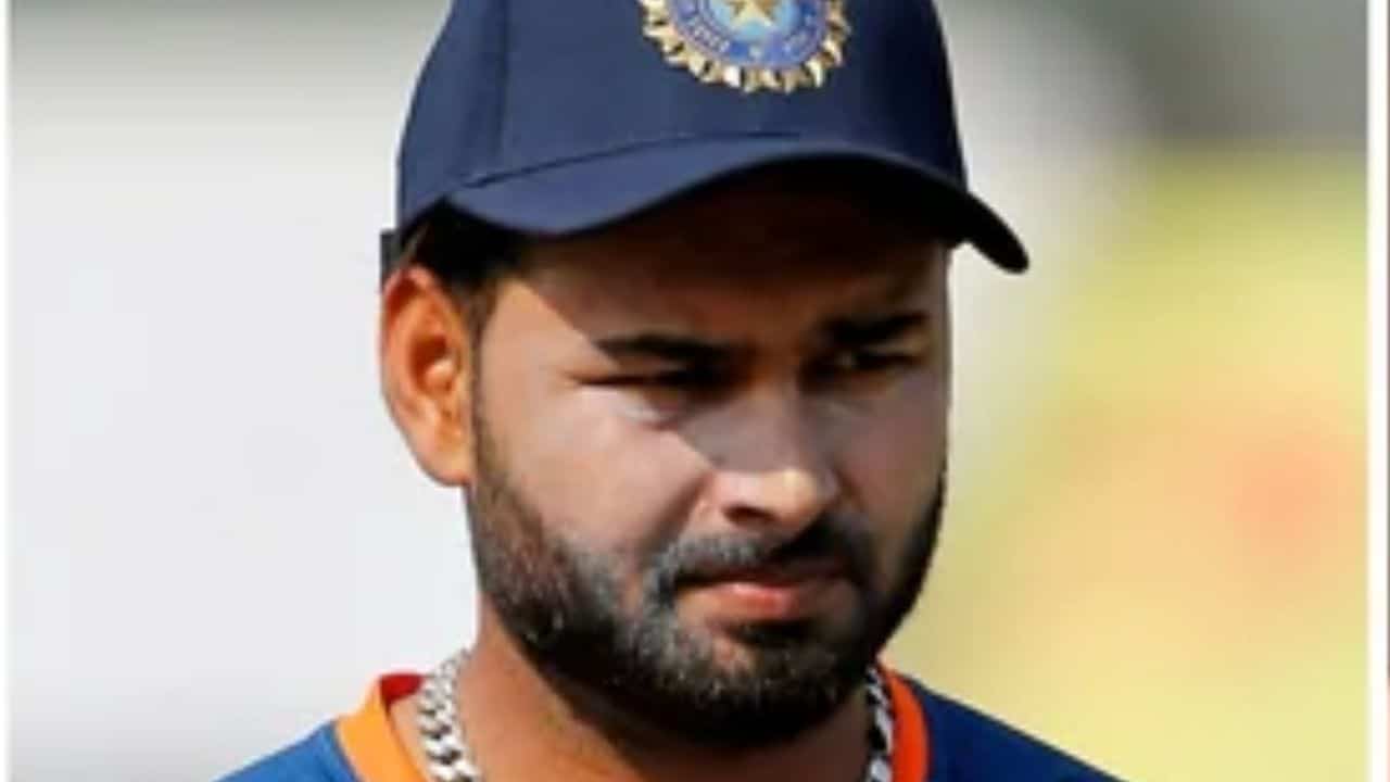 Youth Steal Rishabh Pant Bag And Belongings As He Lies On Road Bleeding After Mercedes Car Accident